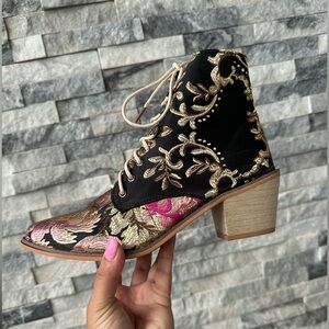 Embroidered  Metalic  Floral Boho Chunky Heel Lace Up Ankle Fall Booties Size 41